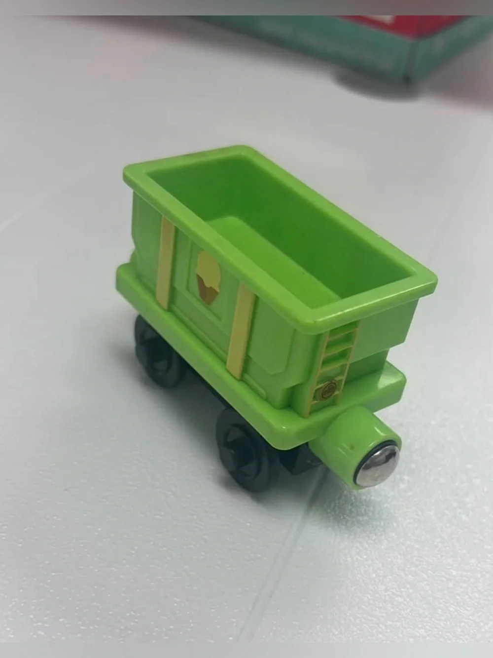 5 piece wooden Chuggington train set with magnetic linkage